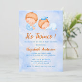 かわいい水彩双子のブルーベビーシャワー 招待状 (スタンド正面)