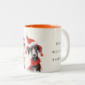 かわいい水彩犬の毛皮と明るいクリスマス ツートーンマグカップ (正面右)