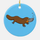 かわいい水泳によってアヒル勘定書を出されるplatypus セラミックオーナメント (裏面)