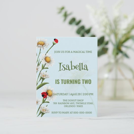 かわいい水玉のてんとう虫 青いデイジー 子供の誕生日 ポストカード (スタンド正面)