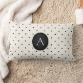 かわいい水玉模様モノグラムのアイボリー ランバークッション (ブランケット)