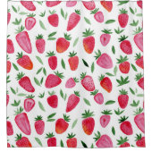 かわいい水色のイチゴのパターン シャワーカーテン (正面)