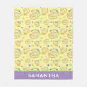 かわいい水色の猫たちパーソナライズされたイエロー フリースブランケット (正面)