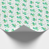 かわいい水色シャムロックとハート緑の白 ラッピングペーパー (角)