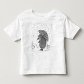 かわいい水色ハリネズミの雨の日お洒落 トドラーTシャツ (正面)
