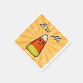 かわいい河合ハロウィンおもしろいキャンディーコーンをかむ スタンダードカクテルナプキン (角)