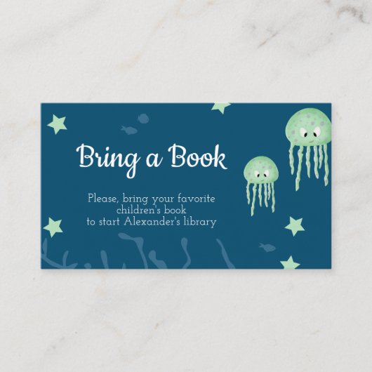 かわいい海の中で赤ちゃんシャワーが本を持ってくる エンクロージャーカード (正面)