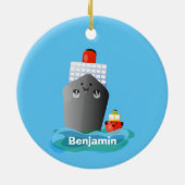 かわいい海ライナー船のタグ漫画イラストレーション セラミックオーナメント (裏面)