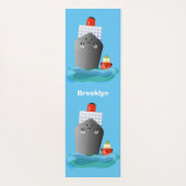 かわいい海ライナー船のタグ漫画イラストレーション ヨガマット (裏面)