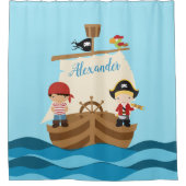 かわいい海賊少年と大型船の名前をカスタムする シャワーカーテン (正面)