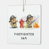 かわいい消防士がくまパーソナライズされたす文字 セラミックオーナメント (左)