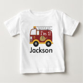 かわいい消防車の子供の誕生日 パーソナライズされた ベビーTシャツ (正面)