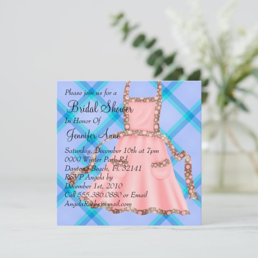 かわいい淡いピンクのエプロンシェフのブライダルシャワーの招待 招待状 (スタンド正面)