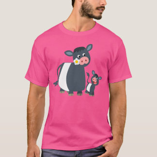 かわいい漫画によってギャロウェーベルトを付けられる牛および子牛のTシャツ Tシャツ
