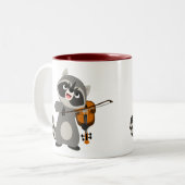 かわいい漫画のアライグマ遊のバイオリン ツートーンマグカップ (正面左)