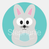 かわいい漫画のイースターバニーと名前をカスタムする ラウンドシール (正面)