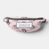 かわいい漫画のオポッサムパターン名ピンク ファニーパック (レイダウン)