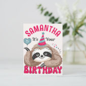 かわいい漫画のナマケモノの誕生日プレゼント ナマケモノのイラストが好きな人への誕生日ギフト ポストカード (スタンド正面)