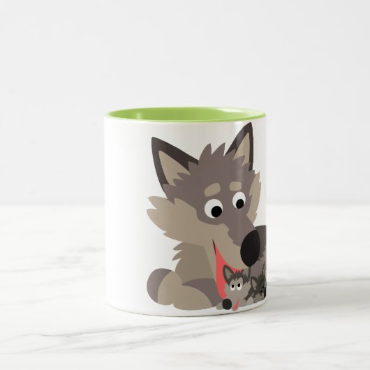 かわいい漫画のパパのオオカミおよび子犬のマグ ツートーンマグカップ (中央)