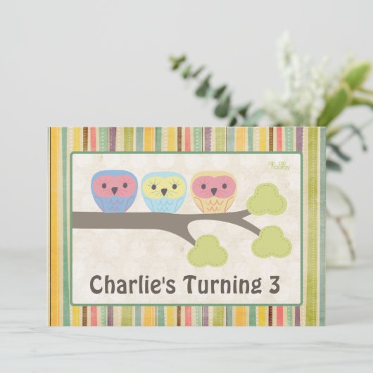 かわいい漫画のフクロウの誕生会のレトロの招待状 招待状 (スタンド正面)