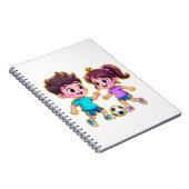 かわいい漫画の少年と少女が一緒にサッカーを楽しむ ノートブック (右側)