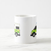 かわいい漫画の救急車およびEMT コーヒーマグカップ (中央)