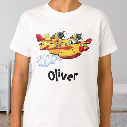 かわいい漫画の消防飛行機が水を噴霧 Tシャツ