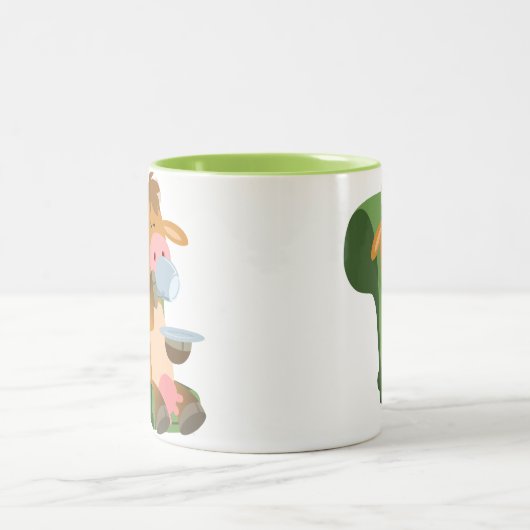 かわいい漫画の牛と素敵なカップパマグ ツートーンマグカップ (中央)