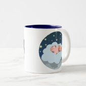 かわいい漫画の眠っている子豚マグカップ ツートーンマグカップ (正面右)