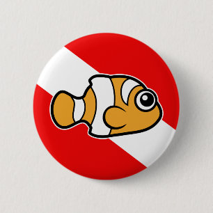 かわいい漫画のClownfishの飛び込みの旗 缶バッジ
