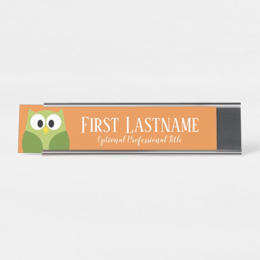 かわいい漫画フクロウ – オレンジと緑の名前をカスタムする デスクネームプレート (正面)