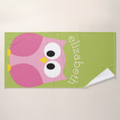 かわいい漫画フクロウ – ピンクとライムグリーン バスタオル (バスタオル)