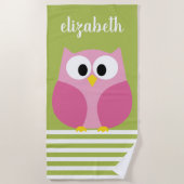 かわいい漫画フクロウ – ピンクとライムグリーン ビーチタオル (正面)