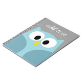 かわいい漫画フクロウ – 青と灰色の名前をカスタムする ノートブック (左側)