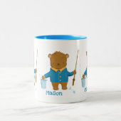 かわいい漫画魚釣りブラウンベアキッドマグカップ ツートーンマグカップ (中央)