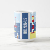 かわいい灯台とボートのシーサイドアートパーソナライズされた コーヒーマグカップ (中央)