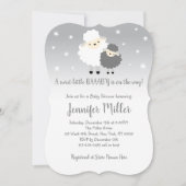 かわいい灰と白の子羊のベビーシャワー 招待状 (正面)