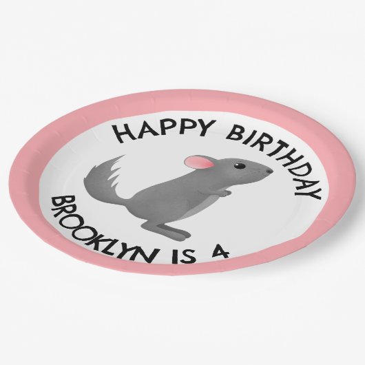 かわいい灰色のピンクのチンチラパーソナライズされた誕生日 ペーパープレート (アングル)