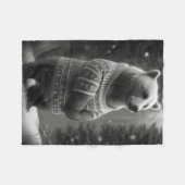 かわいい熊が心地よいセーターを着ている フリースブランケット (正面(横))