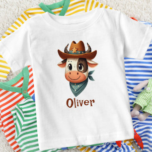 かわいい牛がカウボーイの帽子とマフラーを身に着けている ベビーTシャツ