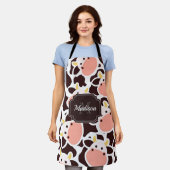 かわいい牛の柄 エプロン (着用した状態)