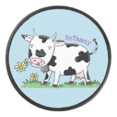 かわいい牛の緑のフィールド漫画イラストレーション アイスホッケーパック (正面)