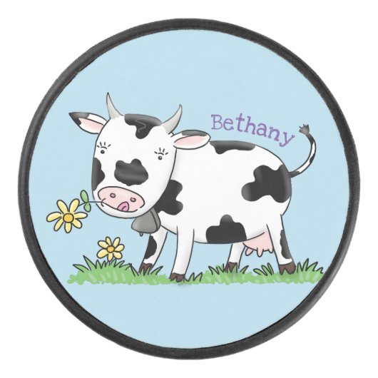 かわいい牛の緑のフィールド漫画イラストレーション アイスホッケーパック (正面)