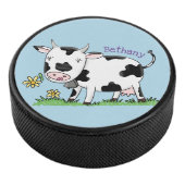 かわいい牛の緑のフィールド漫画イラストレーション アイスホッケーパック (3/4)