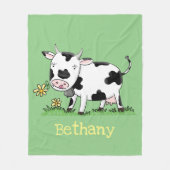 かわいい牛の緑のフィールド漫画イラストレーション フリースブランケット (正面)