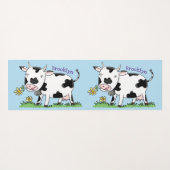 かわいい牛の緑のフィールド漫画イラストレーション ヨガマット (裏面(横))