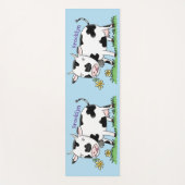 かわいい牛の緑のフィールド漫画イラストレーション ヨガマット (正面)