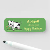 かわいい牛の緑のフィールド漫画イラストレーション 名札 (インサイチュ)