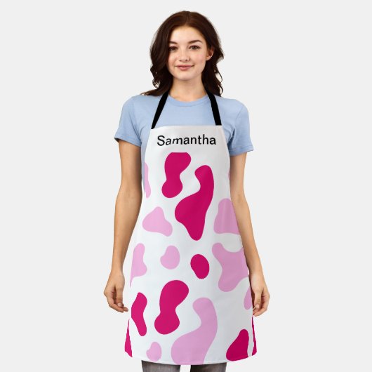 かわいい牛プリントガーリーピンクカスタムエプロン エプロン (着用した状態)