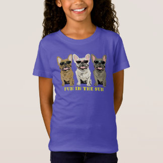 かわいい犬たち、太陽の下で楽しむ、フレンチブルドッグ Tシャツ